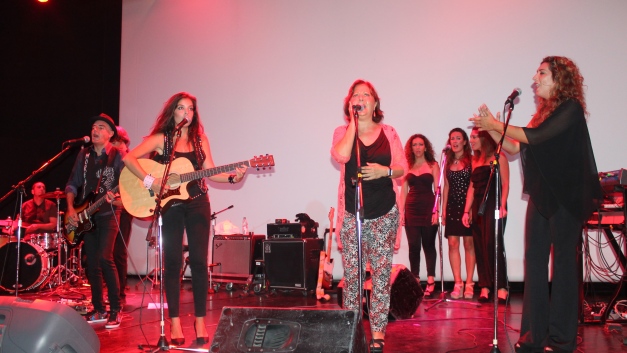 Antonio Arias, Soleá Morente, Carmen Linares y Estrella Morente sobre el escenario.